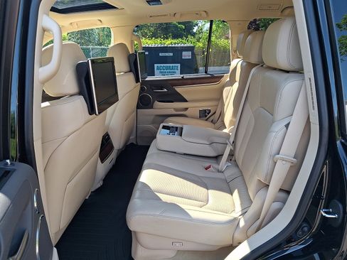 Used 2017 Lexus LX 570 4WD w/ Luxury Package image 11