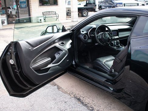 Used 2016 Chevrolet Camaro LT image 10