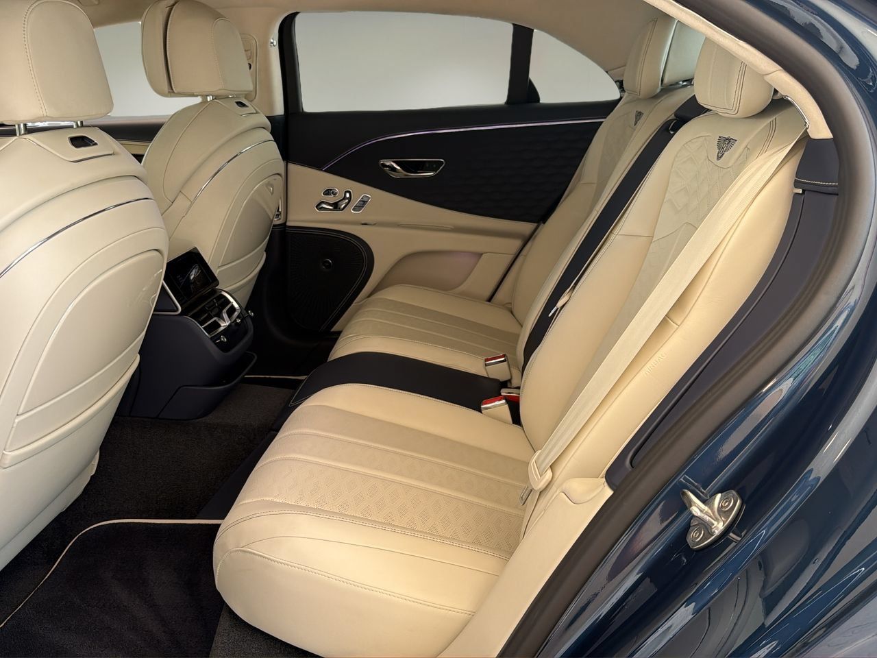 Used 2025 Bentley Flying Spur Plug-In Hybrid AWD/4WD image 20