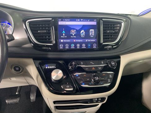 Used 2019 Chrysler Pacifica Limited FWD image 26