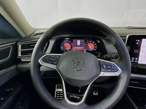Used 2025 Volkswagen Atlas Peak Edition SE AWD/4WD image 19