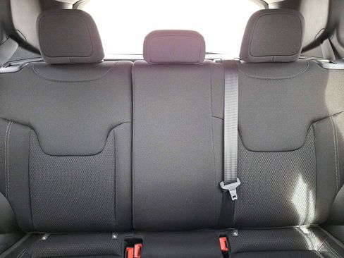 Used 2023 Jeep Renegade Altitude w/ Convenience Group I image 14