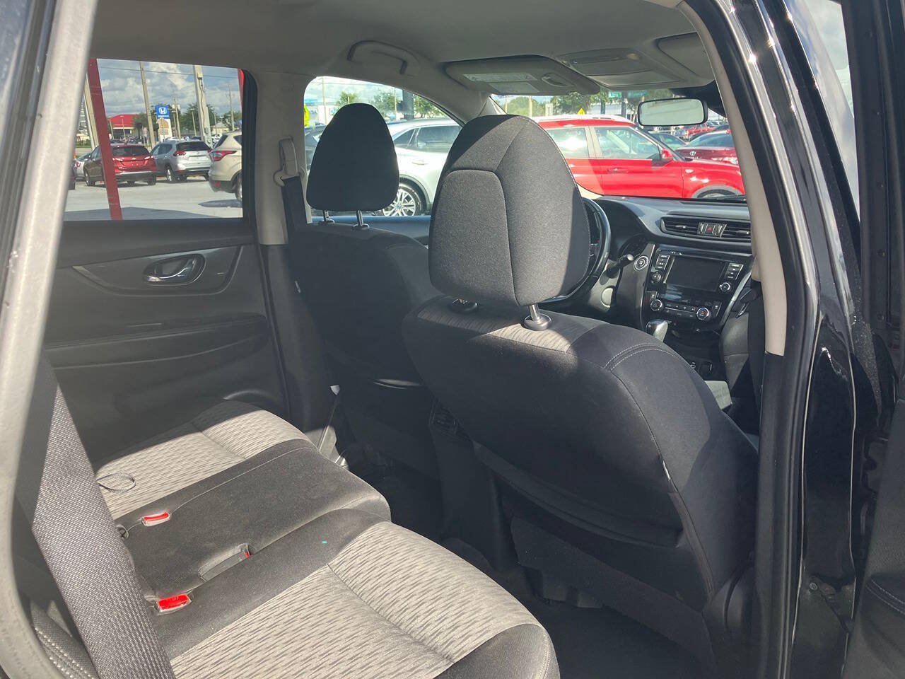 Used 2020 Nissan Rogue SV FWD image 19