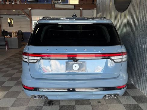 Used 2025 Lincoln Aviator Reserve w/ Equipment Group 201A image 6