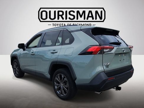 Used 2022 Toyota RAV4 XLE Premium AWD/4WD image 5