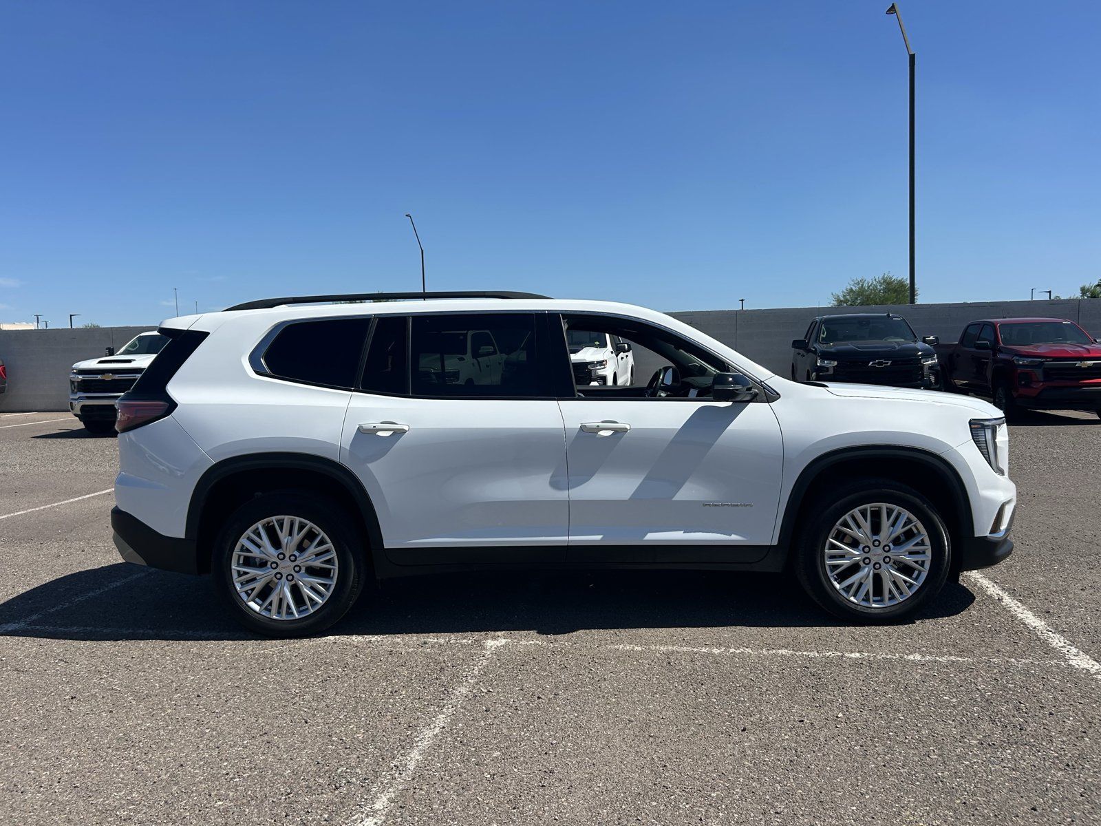 Used 2026 GMC Acadia Elevation w/ Elevation Premium Package FWD image 6