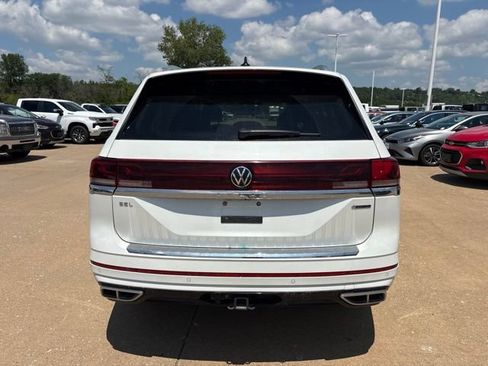 Used 2024 Volkswagen Atlas SEL Premium R-Line AWD/4WD image 4