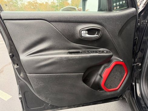 Used 2016 Jeep Renegade Trailhawk w/ Popular Equipment Group image 10