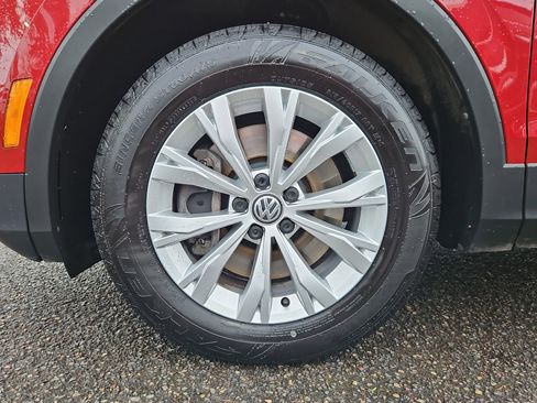 Used 2018 Volkswagen Tiguan SE image 33