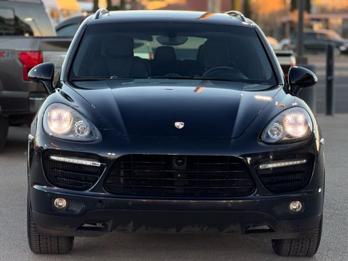 Used 2014 Porsche Cayenne Turbo image 4
