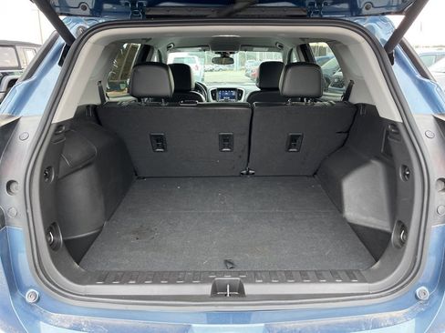 Used 2024 GMC Terrain SLT image 24