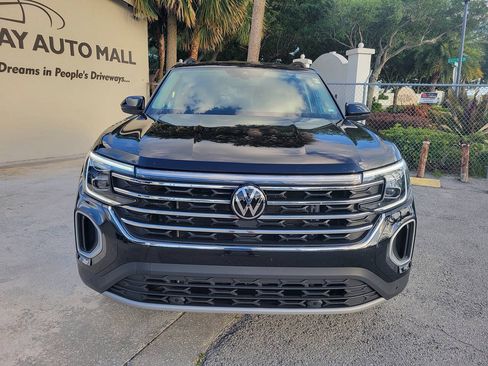 Used 2026 Volkswagen Atlas SE FWD image 2