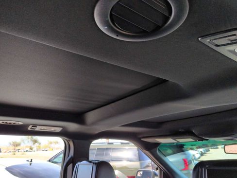 Used 2016 Ford Explorer XLT w/ Equipment Group 202A image 22