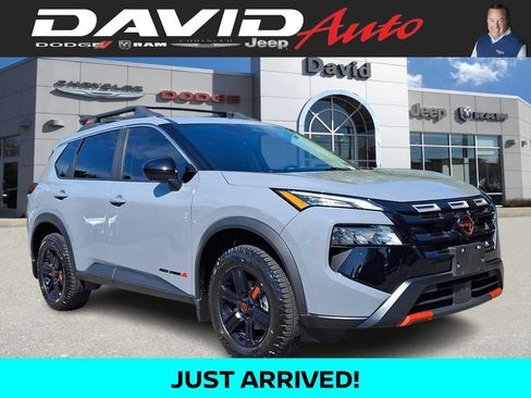 Used 2025 Nissan Rogue SV AWD/4WD image 1