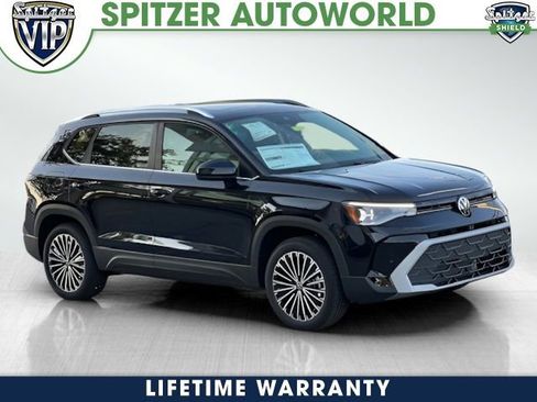 New 2025 Volkswagen Taos SE image 1