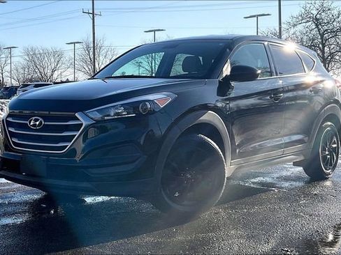Used 2018 Hyundai Tucson SE image 2