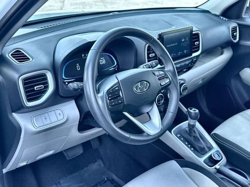 Used 2025 Hyundai Venue SEL FWD image 13