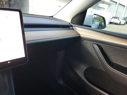 Used 2025 Tesla Model Y Performance AWD/4WD image 24