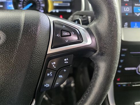 Used 2018 Ford Edge Titanium image 21