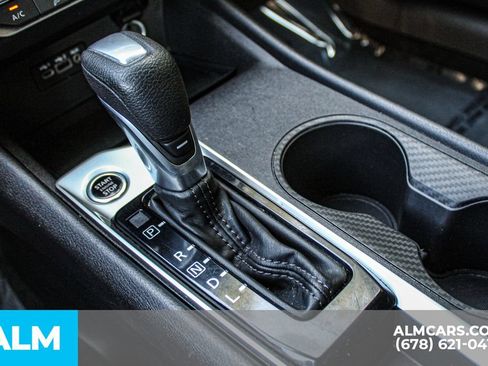 Used 2025 Nissan Altima 2.5 SV FWD image 32
