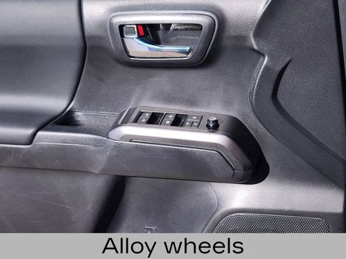 Used 2022 Toyota Tacoma TRD Off-Road image 11