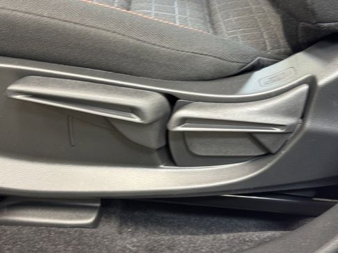 Used 2025 Honda HR-V Sport image 11