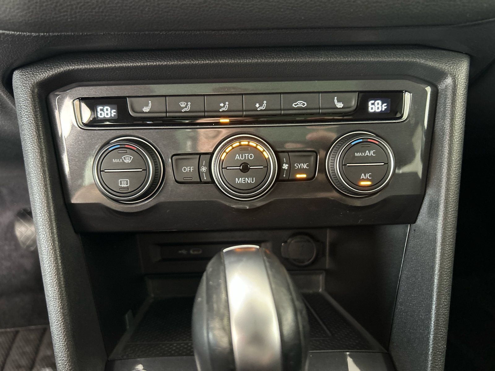 Used 2021 Volkswagen Tiguan SE w/ Panoramic Sunroof Package AWD/4WD image 25