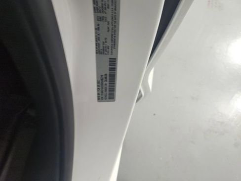 Used 2025 Chrysler Pacifica Limited FWD image 38