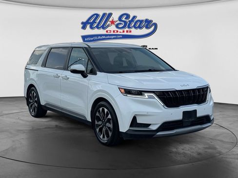Used 2024 Kia Carnival EX FWD image 3