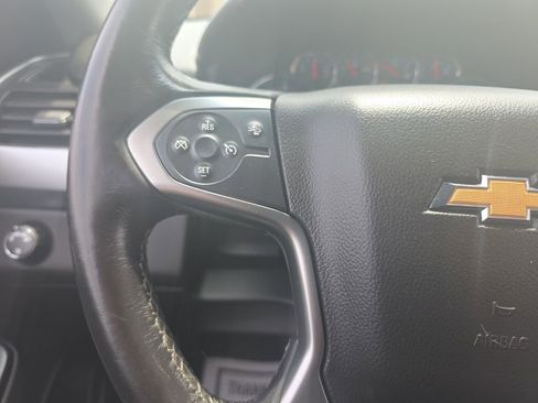 Used 2018 Chevrolet Suburban LT RWD image 11