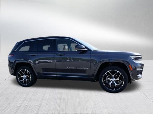 New 2025 Jeep Grand Cherokee Summit image 2