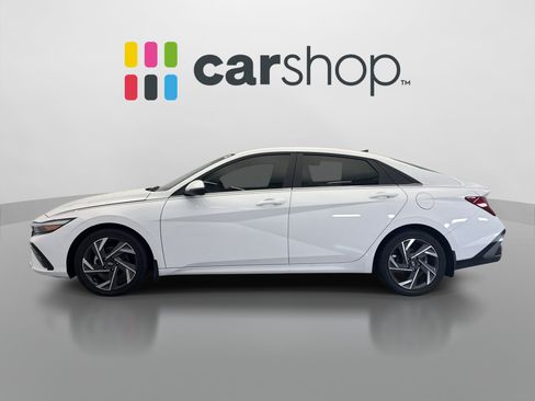 Used 2025 Hyundai Elantra Limited FWD image 2