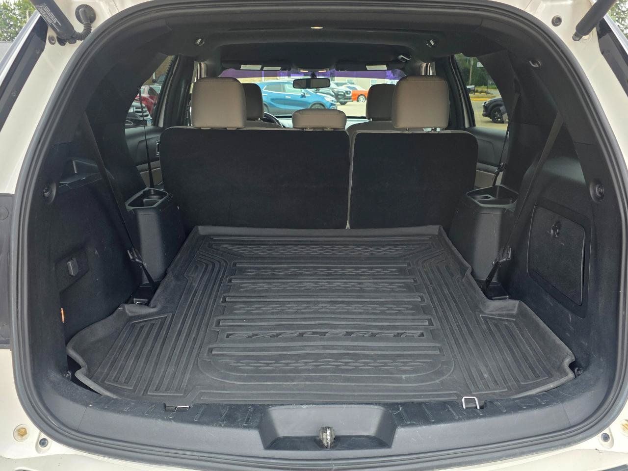 Used 2018 Ford Explorer XLT w/ Equipment Group 201A FWD image 16