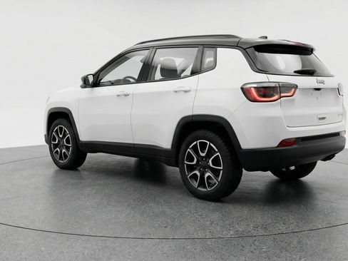 Used 2025 Jeep Compass Trailhawk AWD/4WD image 6