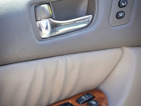 Used 2006 Toyota Sienna XLE Limited FWD image 3