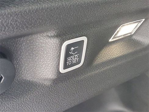 New 2025 Jeep Grand Cherokee L Altitude image 9