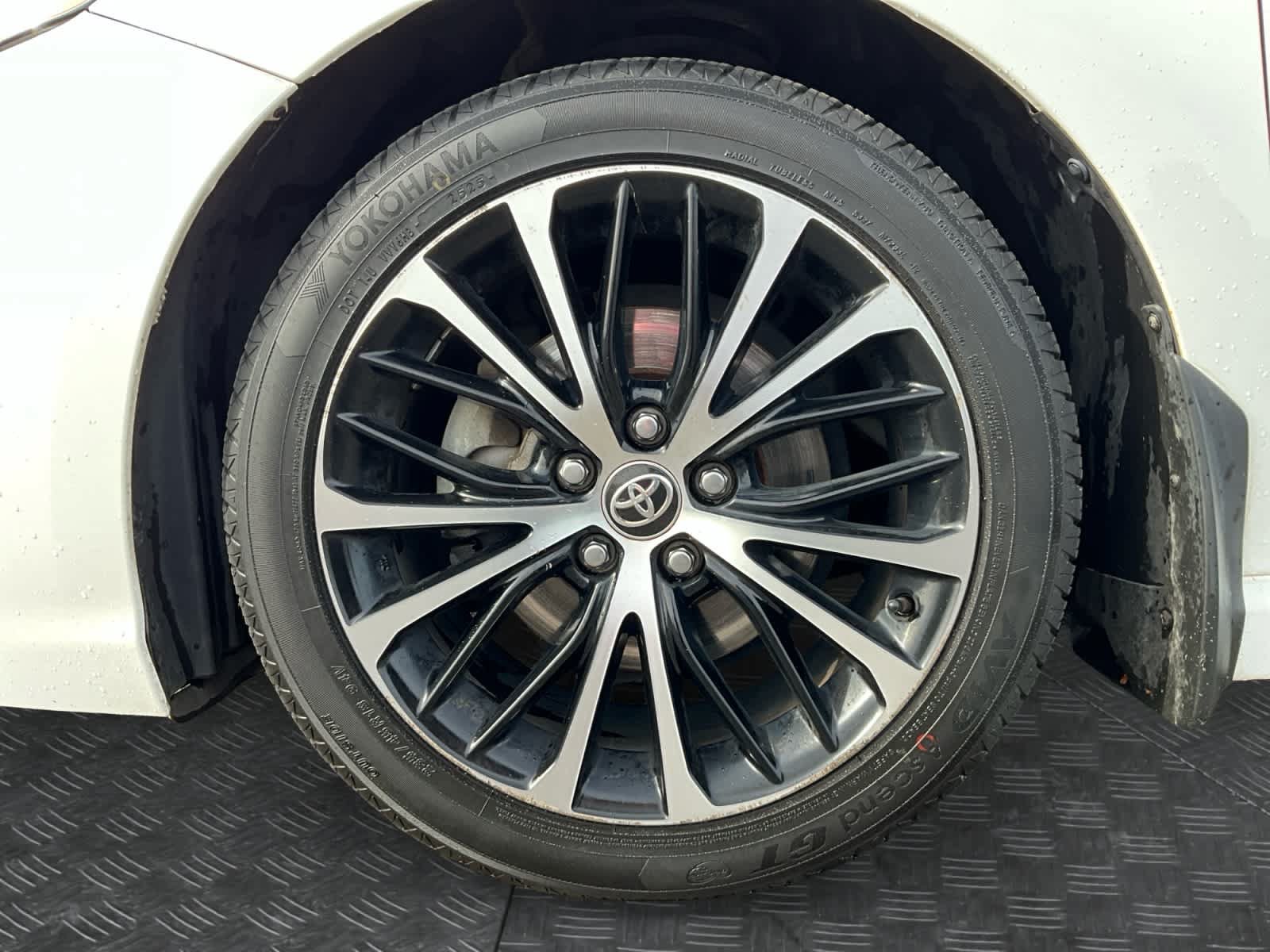 Used 2020 Toyota Camry SE FWD image 9