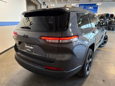 Used 2022 Jeep Grand Cherokee L Laredo AWD/4WD image 5
