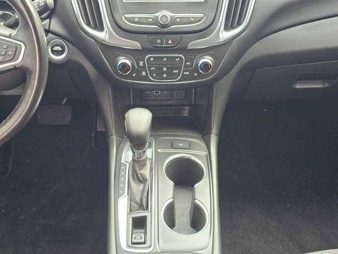 Used 2022 Chevrolet Equinox LT w/ Driver Convenience Package image 13