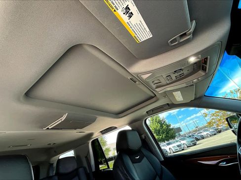 Used 2017 Cadillac Escalade Premium Luxury image 11