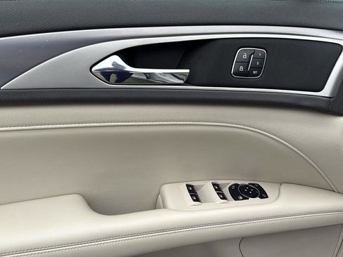 Used 2020 Lincoln MKZ w/ Convenience Package image 10