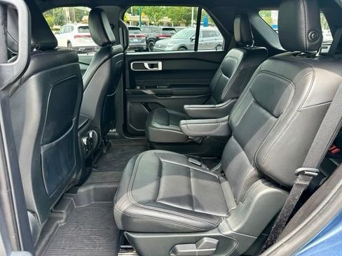 Used 2020 Ford Explorer XLT w/ Equipment Group 202A AWD/4WD image 18