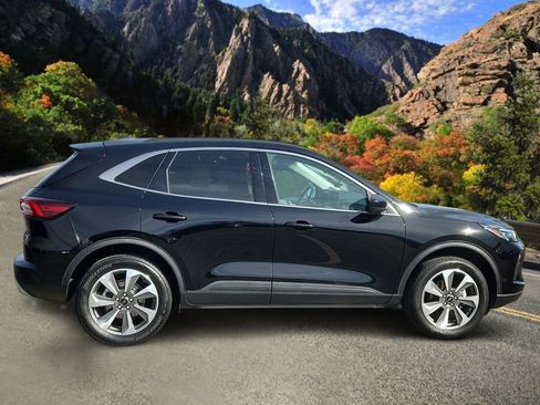 Used 2025 Ford Escape Platinum image 2