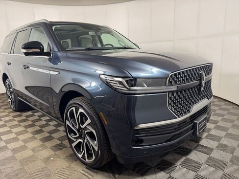 New 2026 Lincoln Navigator Reserve AWD/4WD image 7