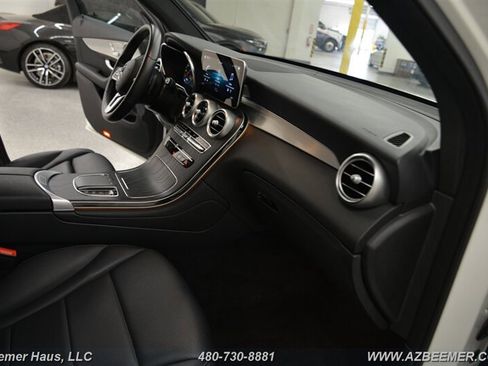 Used 2022 Mercedes-Benz GLC 300 4MATIC image 20