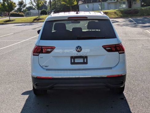 Used 2024 Volkswagen Tiguan SE FWD image 5