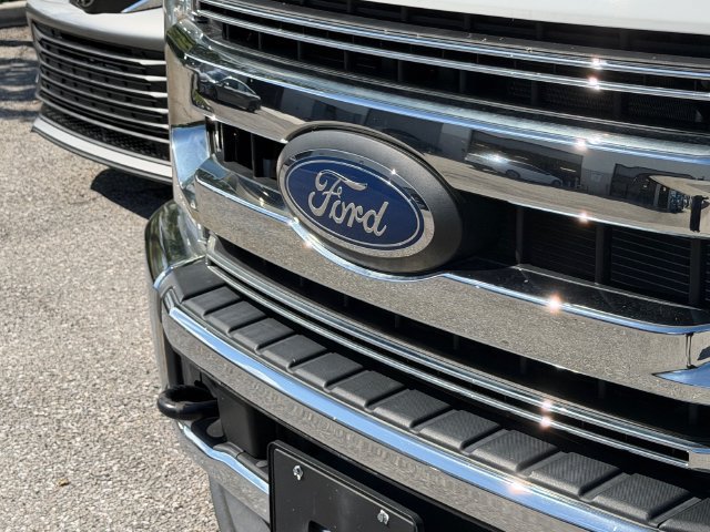 Used 2022 Ford F550 4x4 Crew Cab Super Duty w/ Power Equipment Group image 4