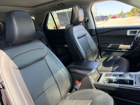 Used 2024 Ford Explorer Limited w/ Equipment Group 301A RWD image 12