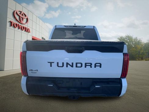 Used 2022 Toyota Tundra SR5 w/ SR5 Convenience Package AWD/4WD image 4