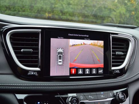 New 2026 Chrysler Pacifica Select image 20